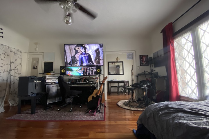 Lively city studio apartment - 1