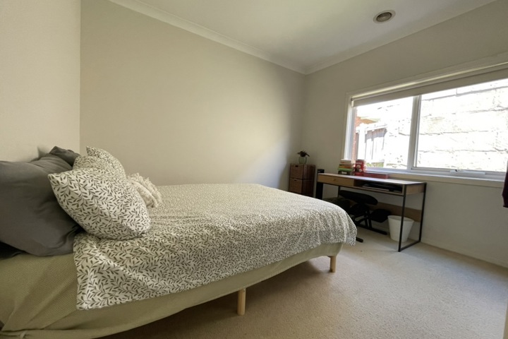 Cozy Brunswick Melbourne Unit with Cuddly Kitty - 3