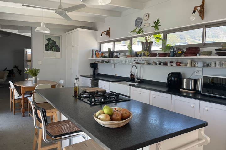 Stylish city home with mountain views - 4