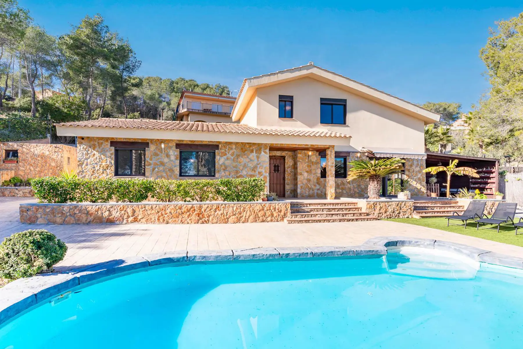 Home swap Olivella Spain – peaceful villa near Sitges with private pool