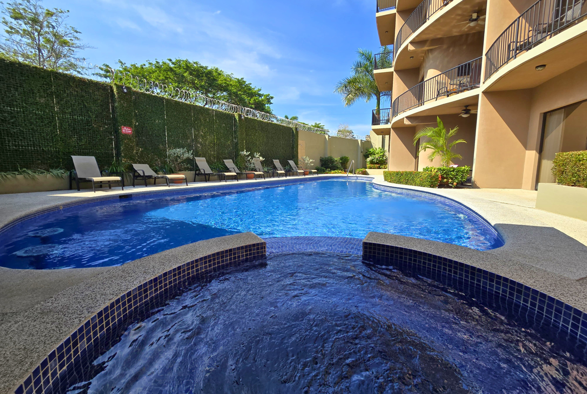 3BR Poolside Condo – Walk to Beach, Bars & Dining
