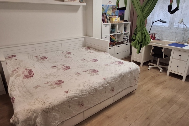 Z obývačky rovno na terasu a z terasy do zahrady - 5