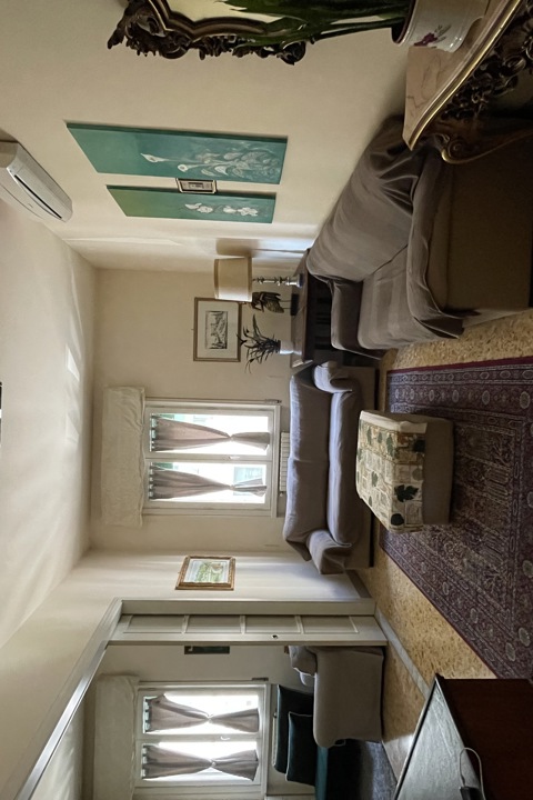 Refurnished flat close to city center - 1