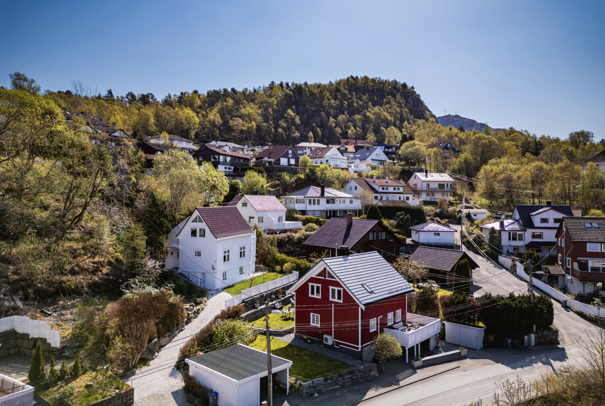 Cozy red house close to nature and city