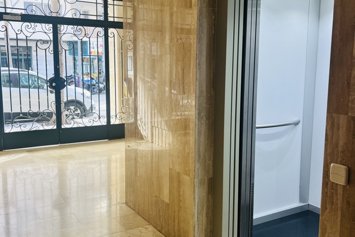 Luxury condo excellent location - 16