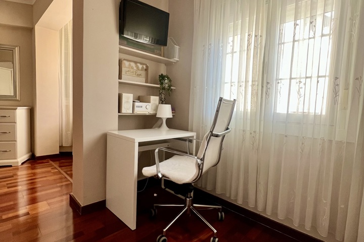 Luxury condo excellent location - 10