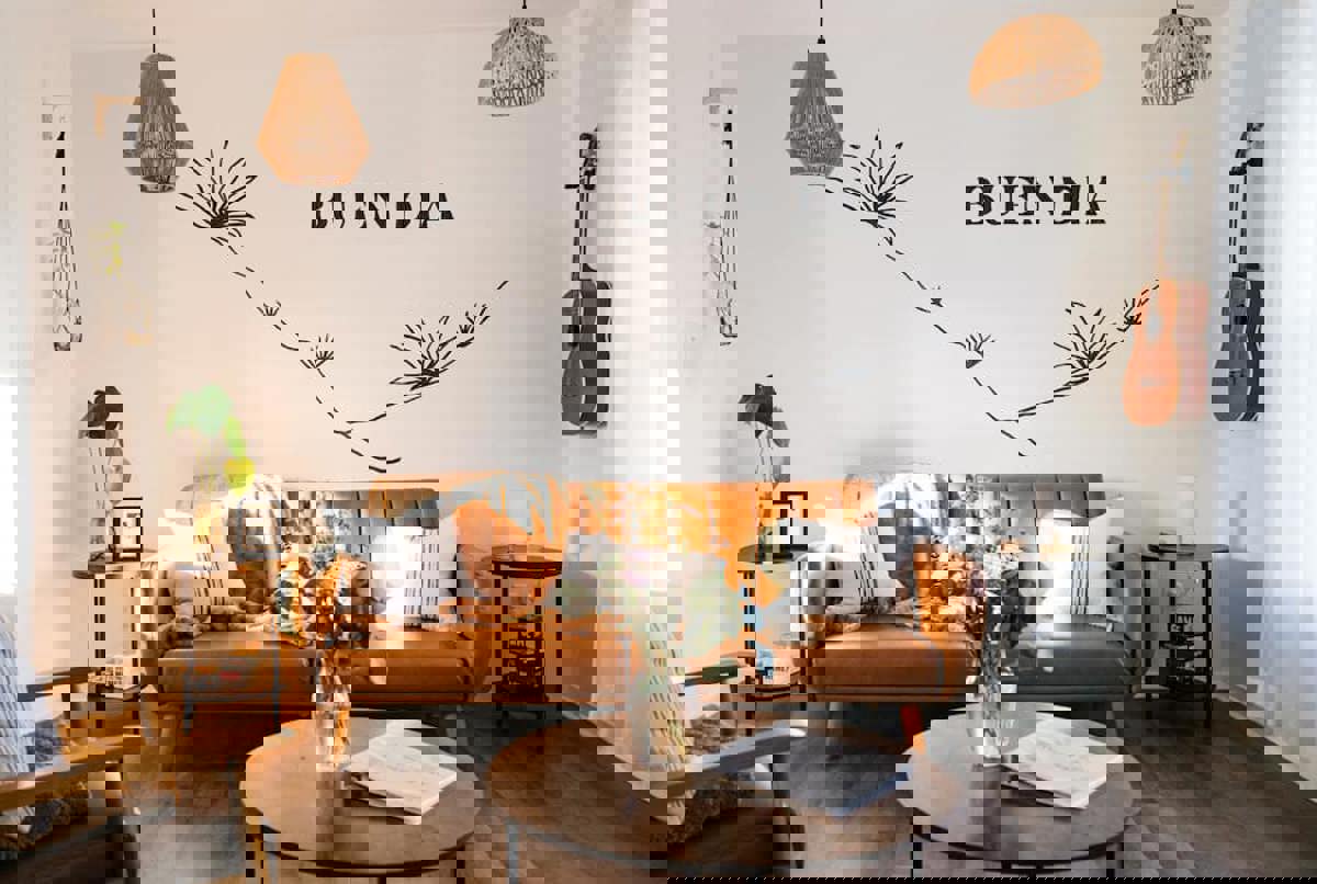 3 bedroom home 8minutes from uptown