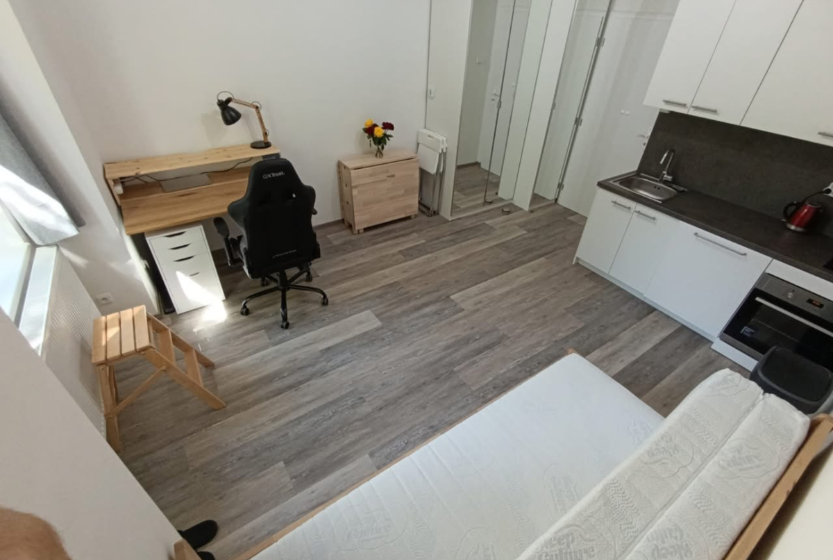 Small Studio with Garden. 16 Minutes to citycenter