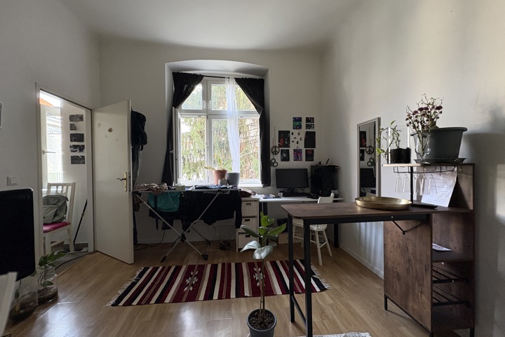 Warm artistic apartment with peaceful energy - 3