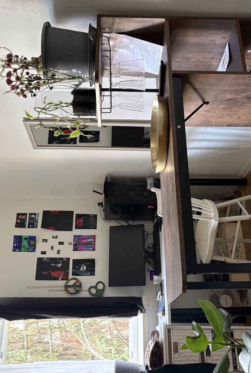 Warm artistic apartment with peaceful energy