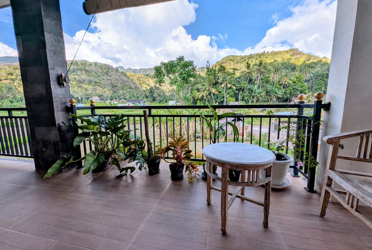 Upstairs Studio Nestled in the Bali Rice Fields