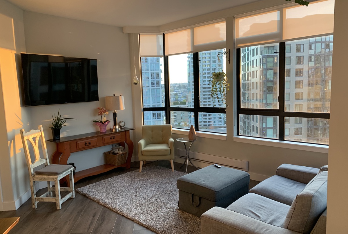 Modern Downtown Apartment with ocean view