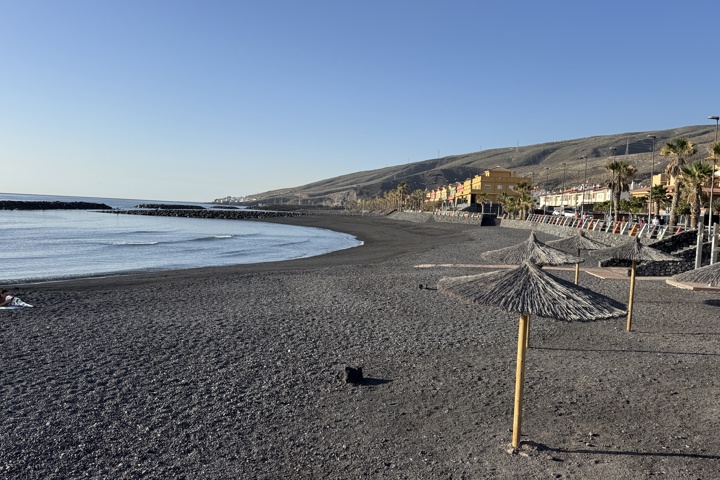 Beachfront Light Spacious Apartment - 16