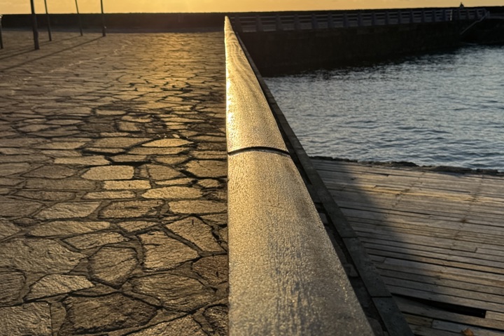 Beachfront Light Spacious Apartment - 20