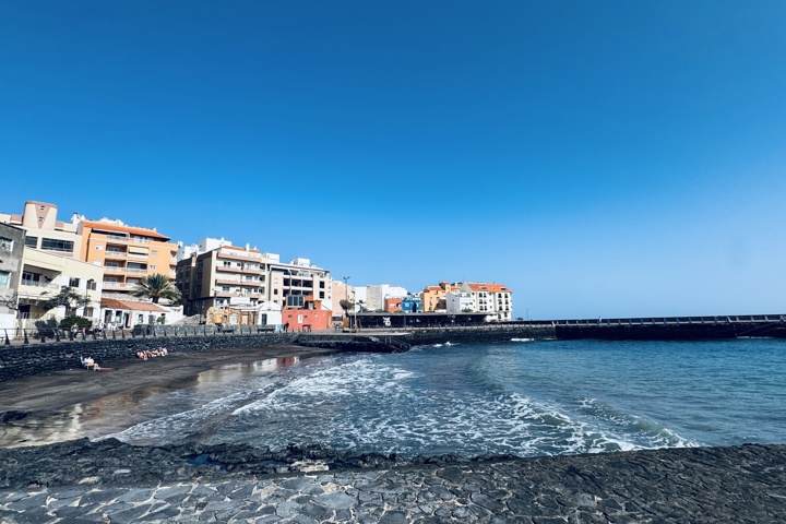 Beachfront Light Spacious Apartment - 21