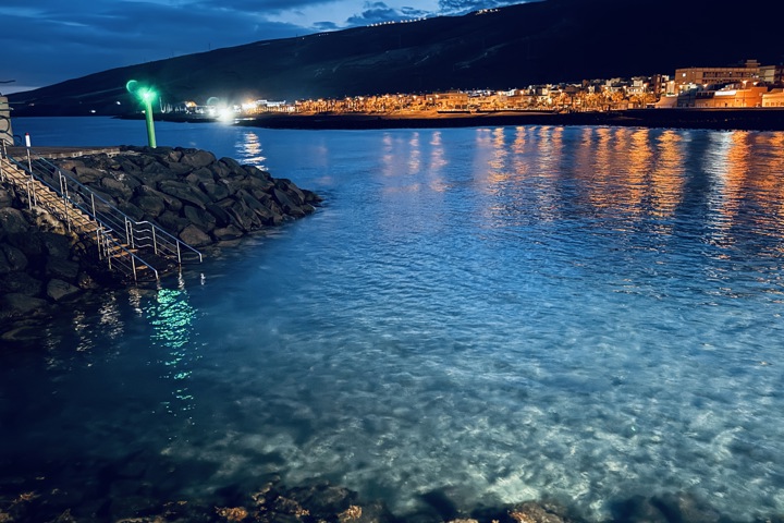 Beachfront Light Spacious Apartment - 25