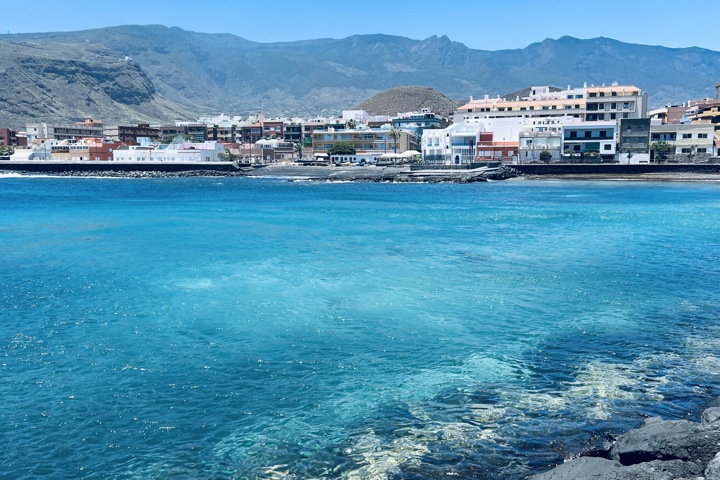 Beachfront Light Spacious Apartment - 26