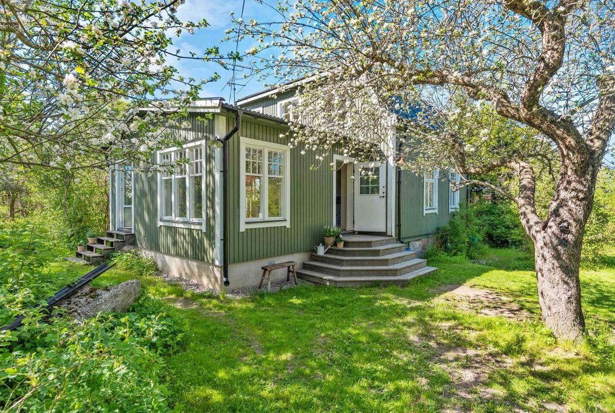 Beautiful villa with garden just outside Stockholm