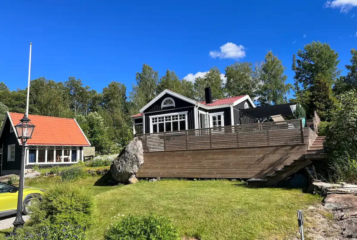 Renovated holiday home near a lake and forest