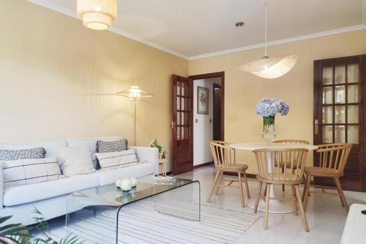 Stylish Beachside Apartment, Ocean Views - 1