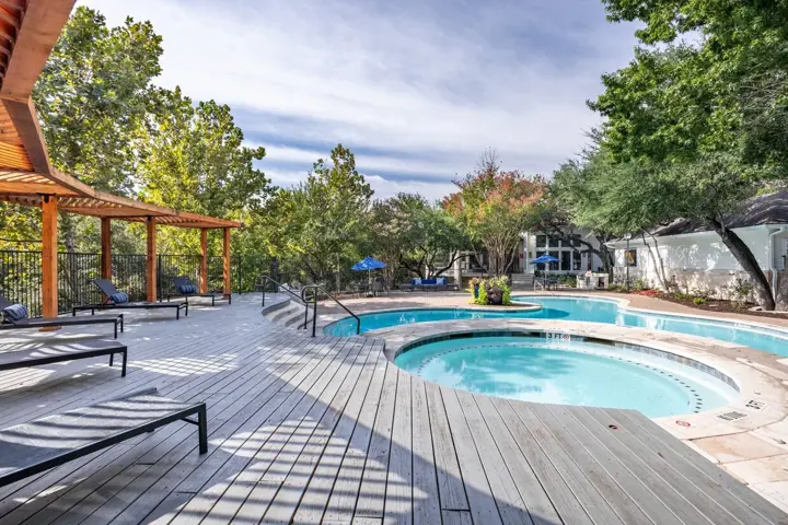 Hill Country Tree Top Haven - 9