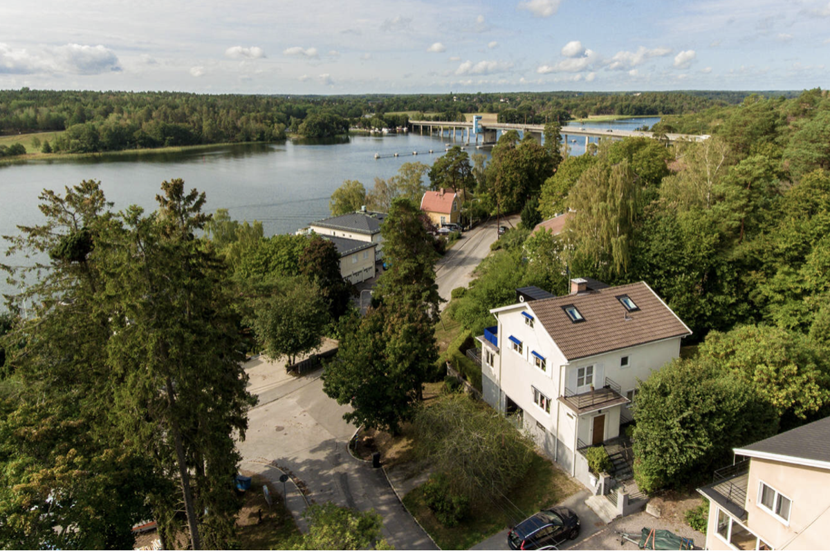 Big house with seaview, balconies and large patio