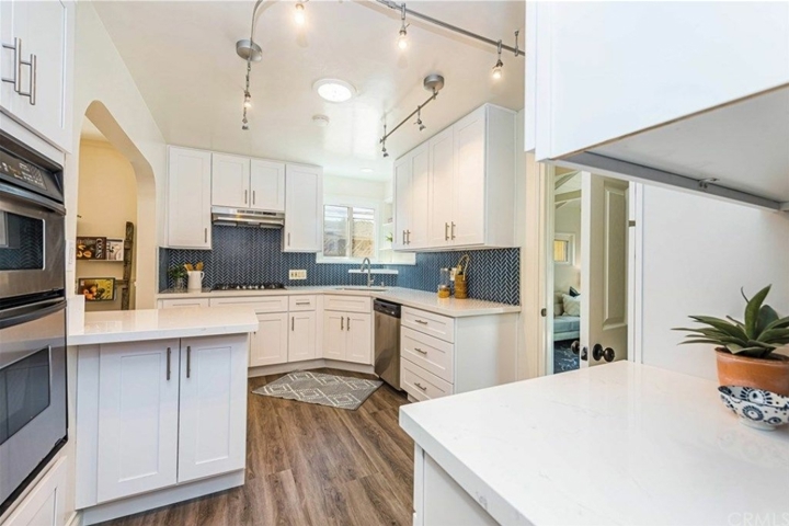 Stylish 3BR Home with Pool, Spa & Backyard - 1