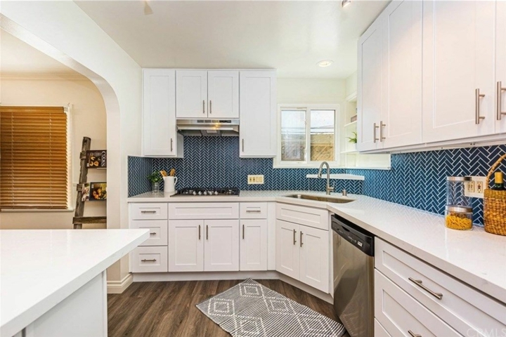 Stylish 3BR Home with Pool, Spa & Backyard - 2