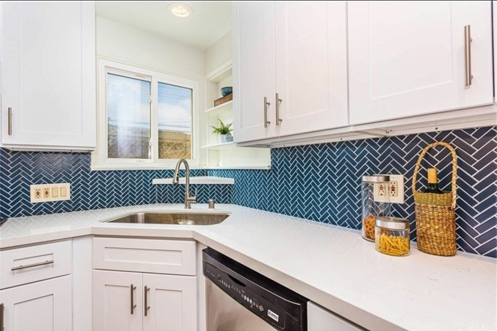 Stylish 3BR Home with Pool, Spa & Backyard - 3