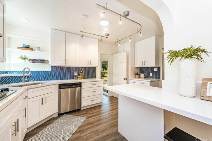 Stylish 3BR Home with Pool, Spa & Backyard - 4