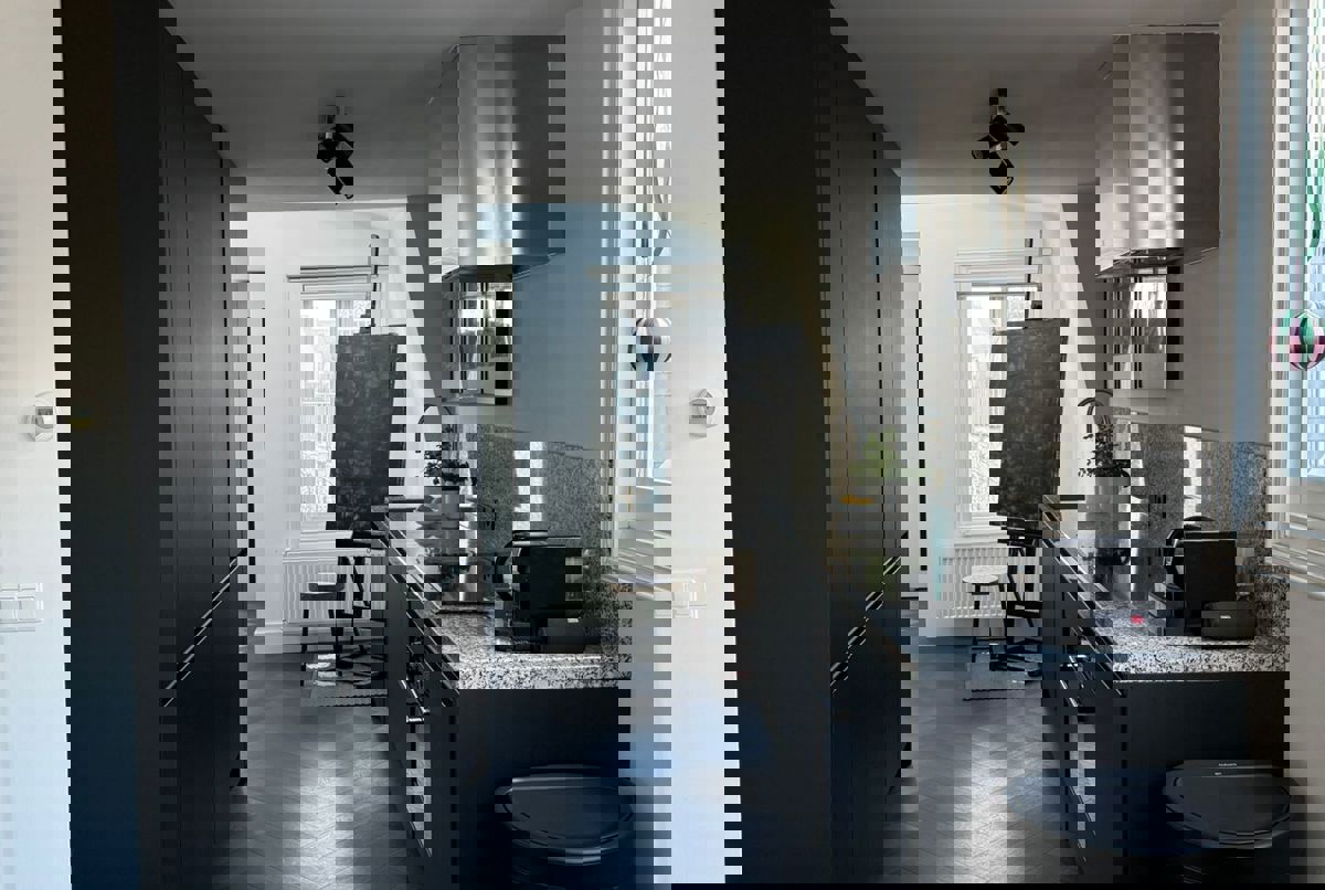 Light & cozy top floor apartment