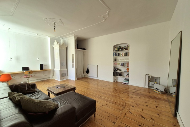 Cosy, Bright & Spacious Art Nouveau Home - 2