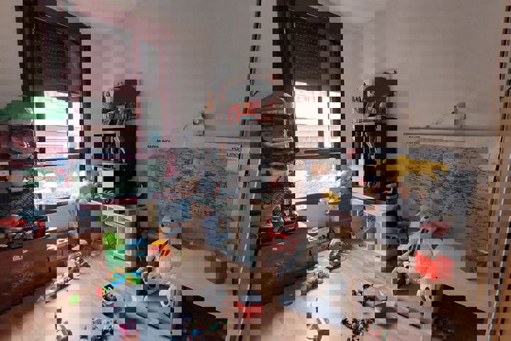 Quiet apartment with bus access - 11