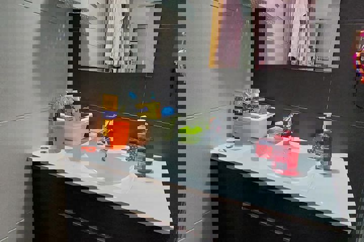 Quiet apartment with bus access - 9