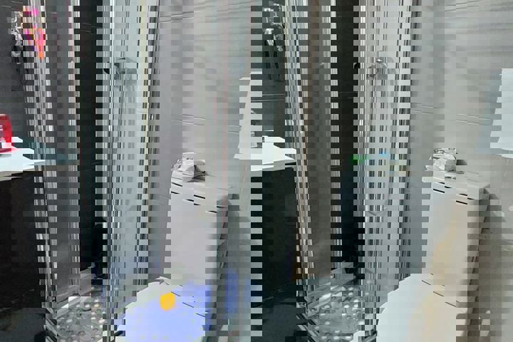 Quiet apartment with bus access - 10