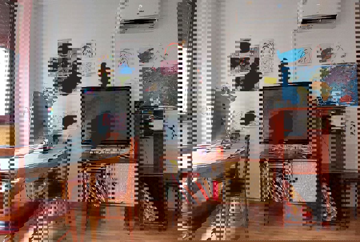 Quiet apartment with bus access