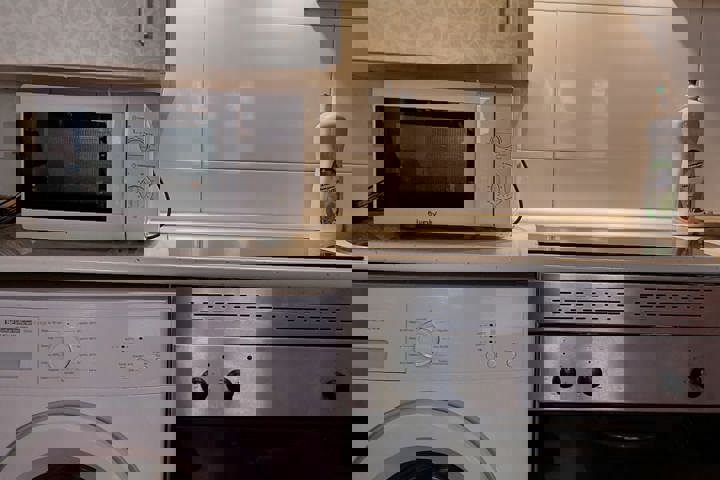 Quiet apartment with bus access - 7