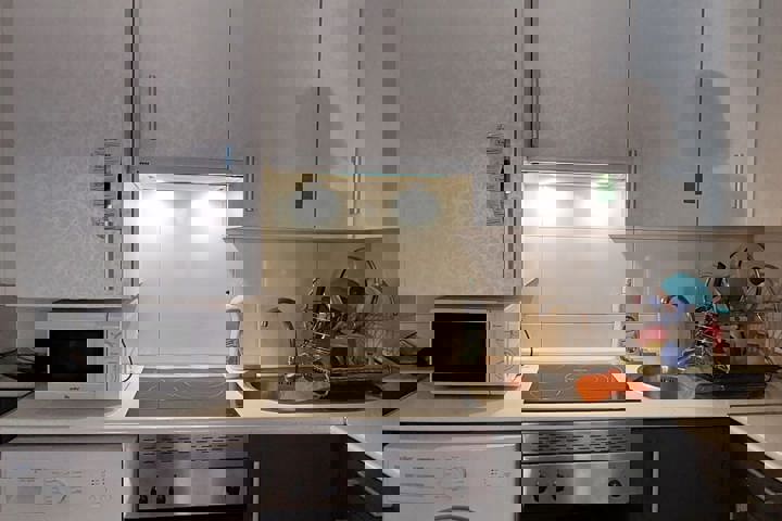 Quiet apartment with bus access - 5