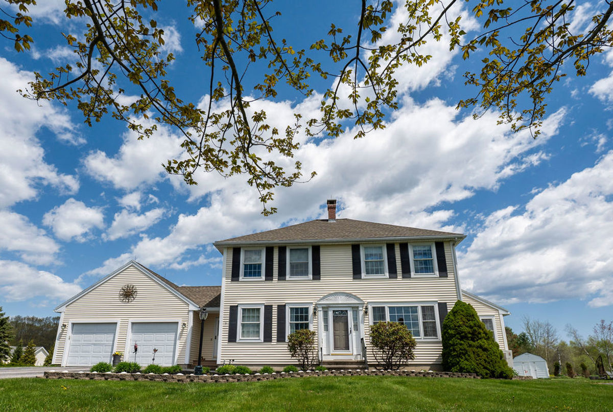 Luxury Maine Living in perfect convenient location