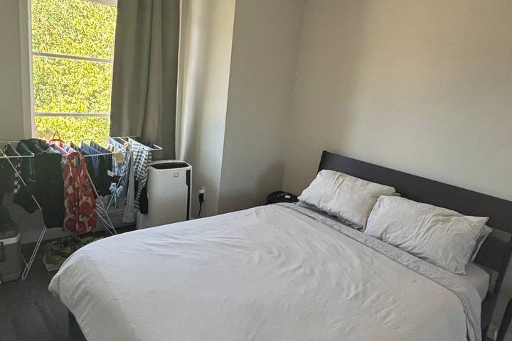 1 Bedroom Apartment / Commercial Drive Area - 4