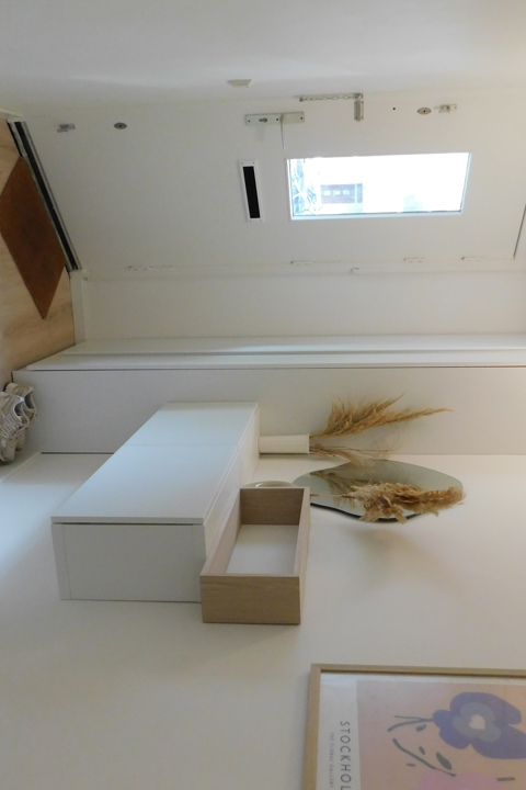 Newly renovated apartment in Ams: a beige oasis - 10