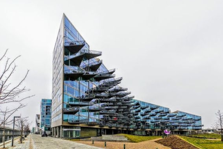 Modern architecture in green surroundings - 15 min - 1