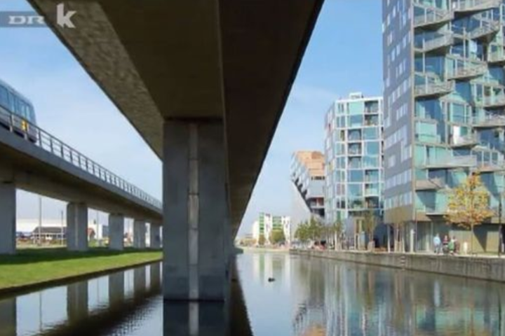 Modern architecture in green surroundings - 15 min - 2