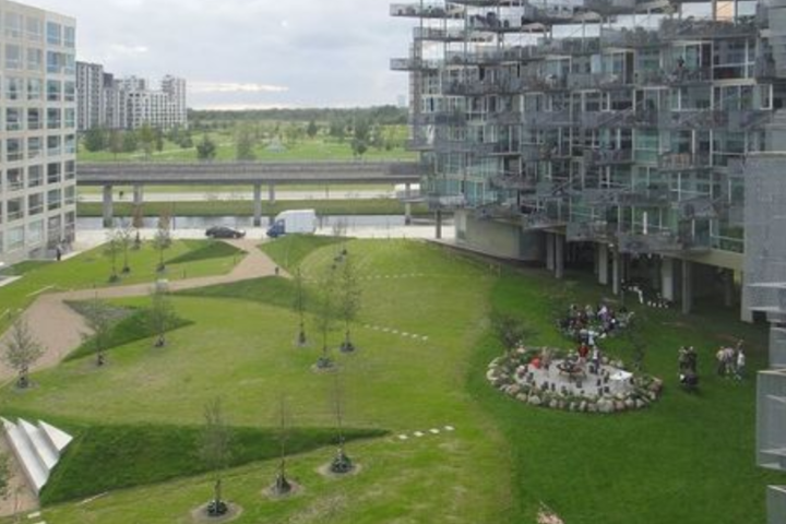 Modern architecture in green surroundings - 15 min - 10