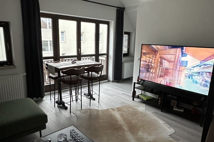 A bright and cosy top-floor loft with a relaxed at - 1