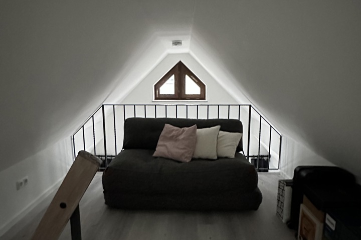 A bright and cosy top-floor loft with a relaxed at - 4
