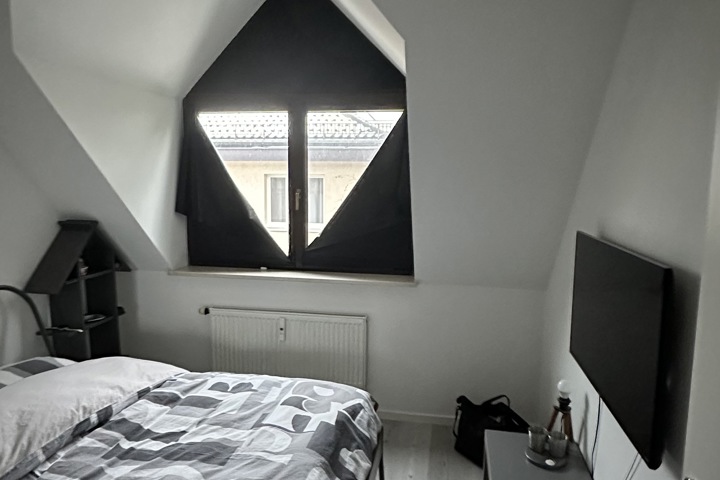 A bright and cosy top-floor loft with a relaxed at - 5