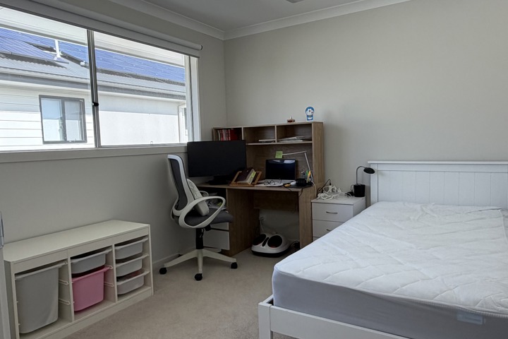 Spacious 4-Bedroom Family Home in Gold Coast, Aus - 7