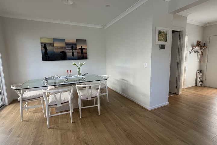 Spacious 4-Bedroom Family Home in Gold Coast, Aus - 6