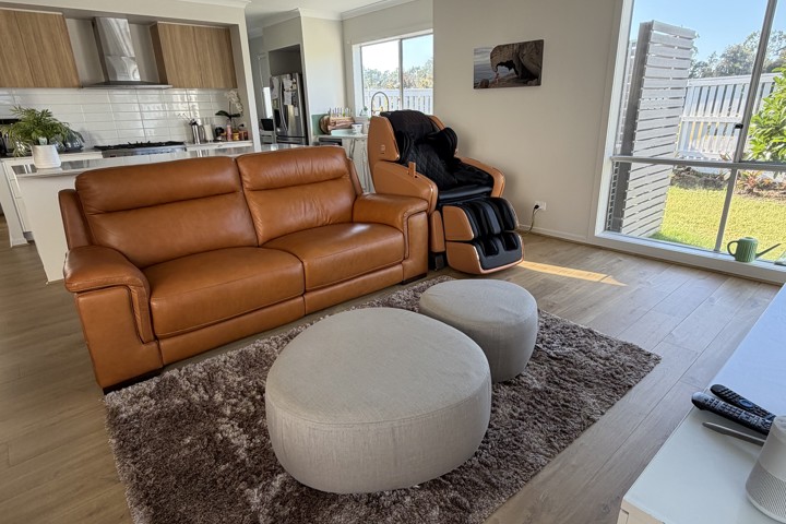 Spacious 4-Bedroom Family Home in Gold Coast, Aus - 3